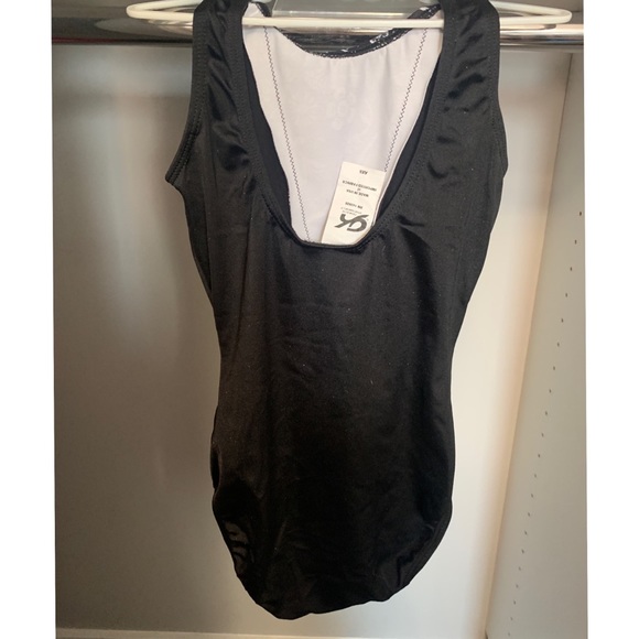 GK gymnastics Leo Aly Raisman AXS - Picture 3 of 5